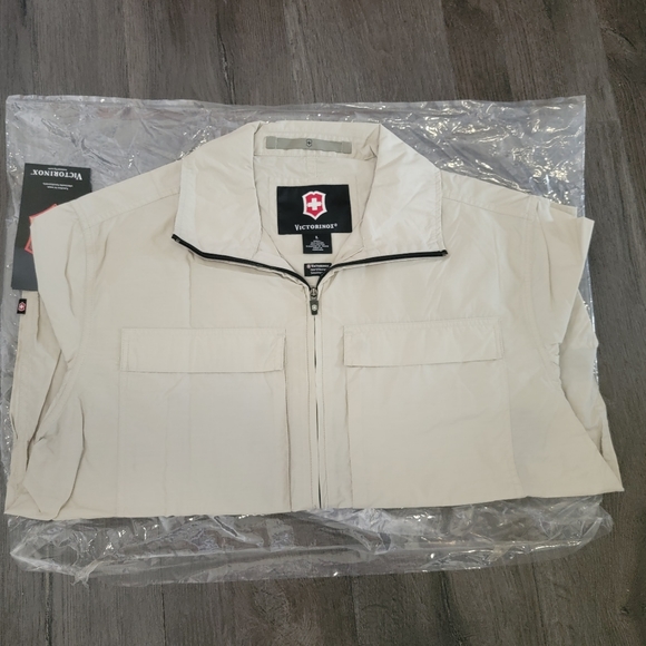 VICTORINOX  size L - Picture 8 of 10